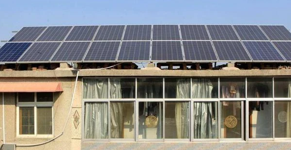 给自家屋顶安装光伏瓦成本高吗?100平方的屋顶装光伏发电成本需要多少?