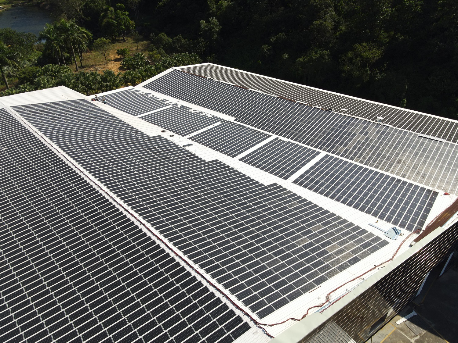 屋面装太阳能板国家补贴钱吗?国外屋顶太阳能发电有补助吗?